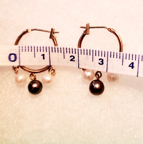 Pearl earrings. - Picture 2 of 8